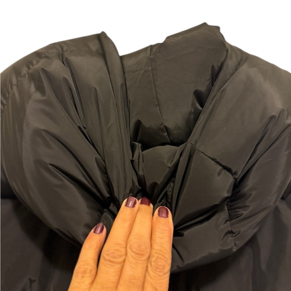 Alia Black Puffer Vest, new WITHOUT TAG - Picture 8 of 11